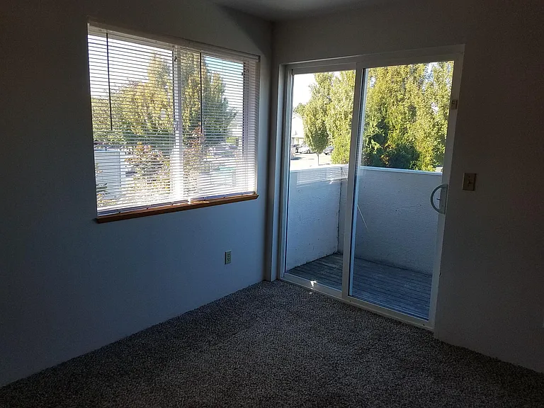 902 E Juniper Ave — Photo 3