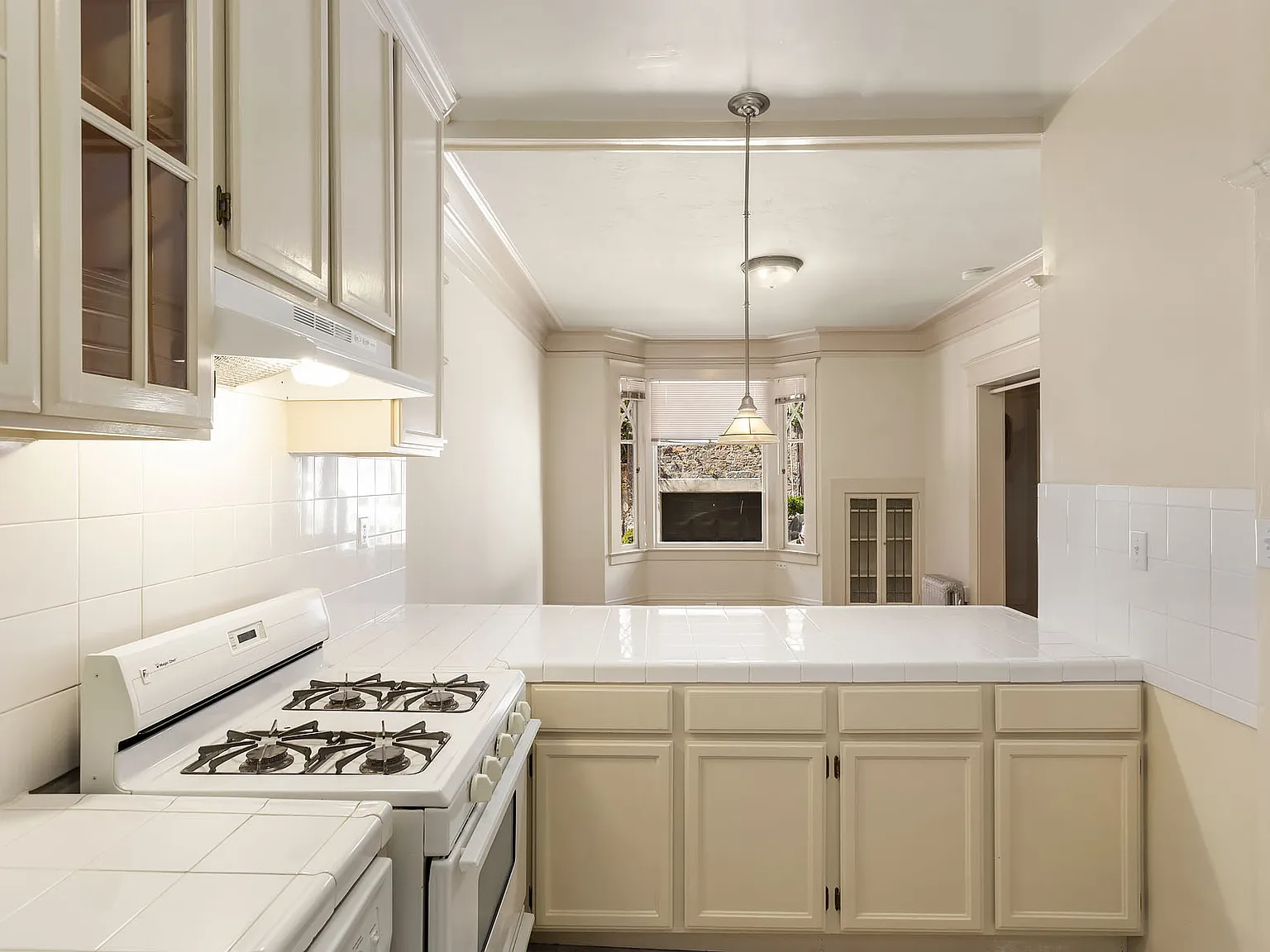 1 bed, $3,995 — Photo 4