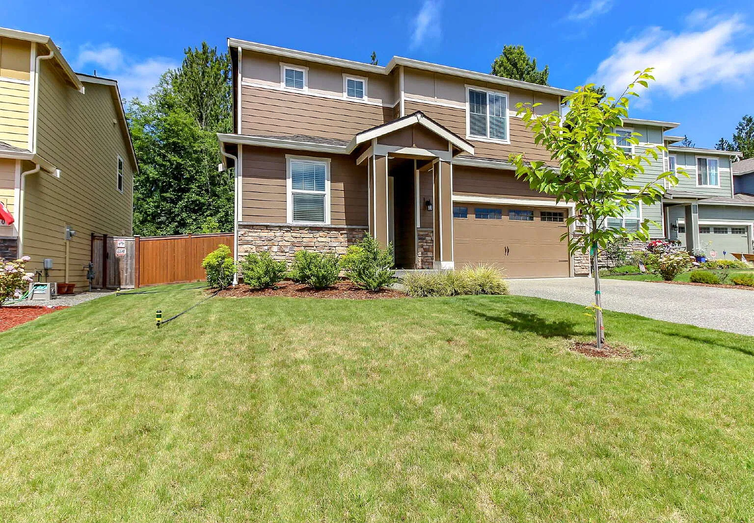 Beautifully Maintained 2016-Built Home in a Quiet Community — Photo 2
