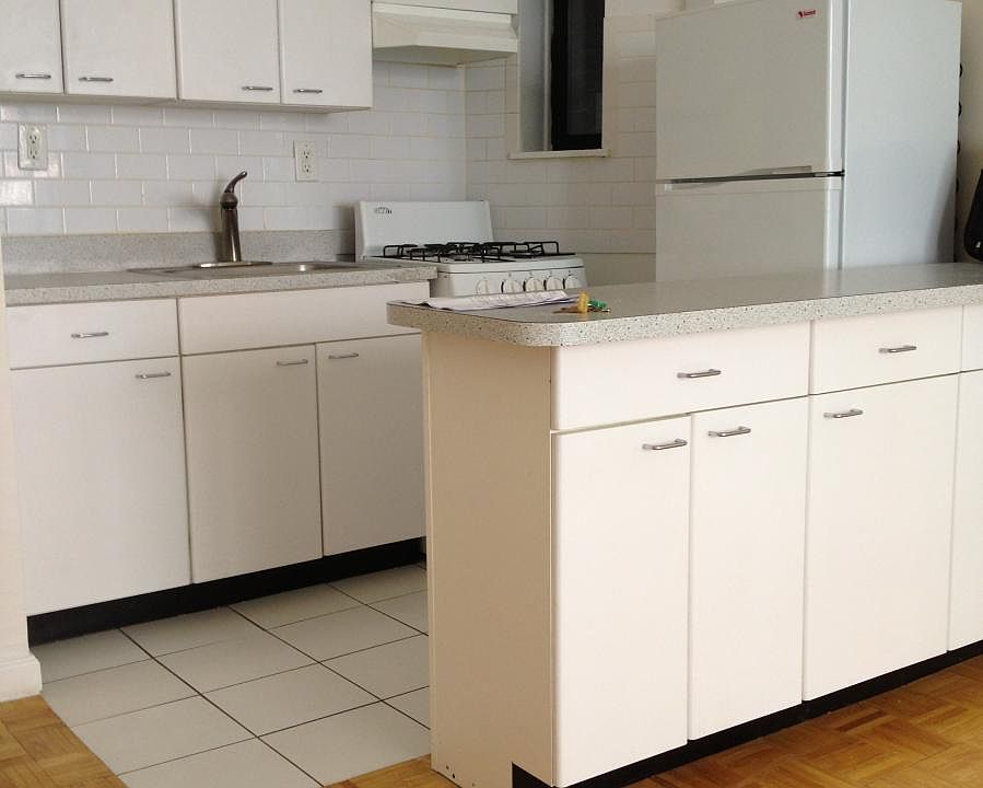 2nd image of 400 E 78th St APT 3