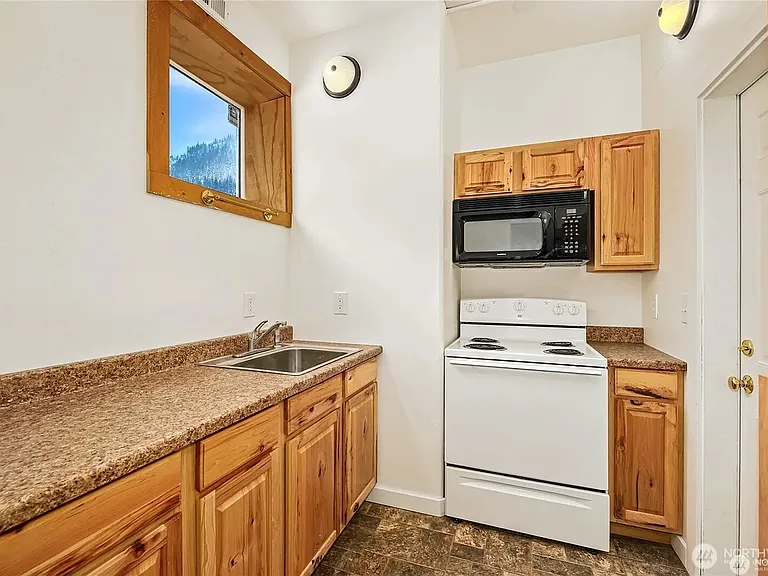 330 Keechelus Dr — Photo 22
