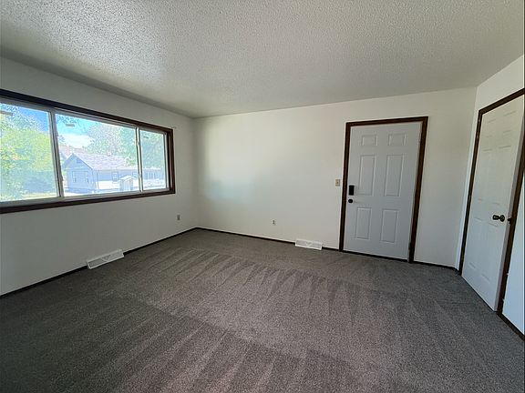 3rd image of 616 8th Ave NE #4