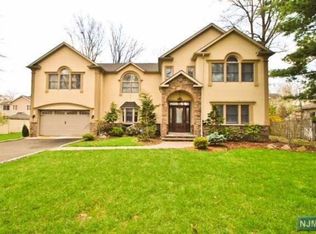 220 Addison Pl, Paramus, NJ 07652