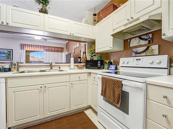 5th image of 523 Arbor Lakes Cir