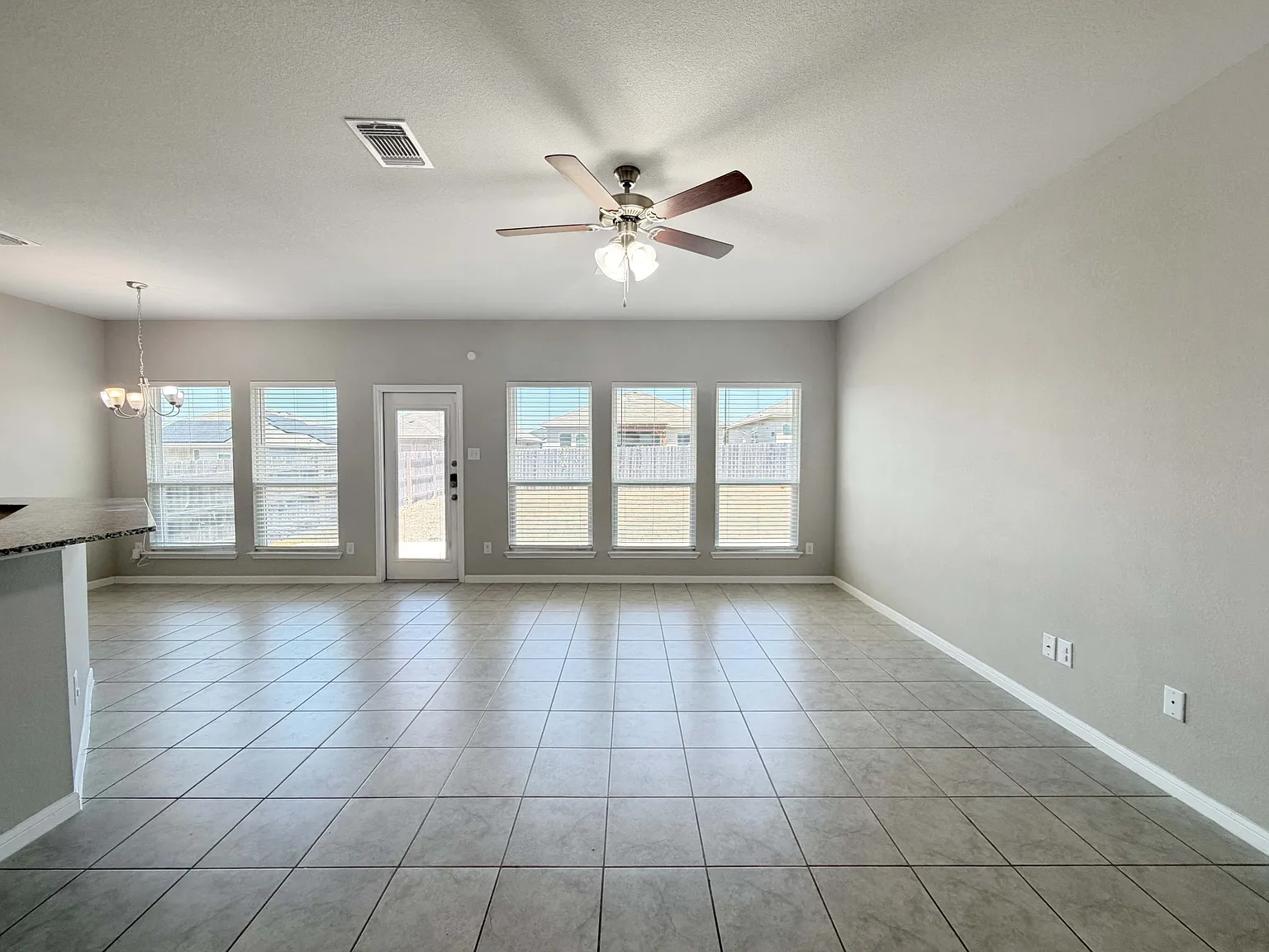 3 bed, 2.0 bath, 1311 sqft, $1,850 — Photo 4