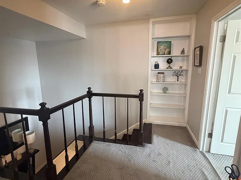 702 N Holiday Dr #3 — Photo 3