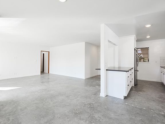 3rd image of 305 San Vicente Blvd #101