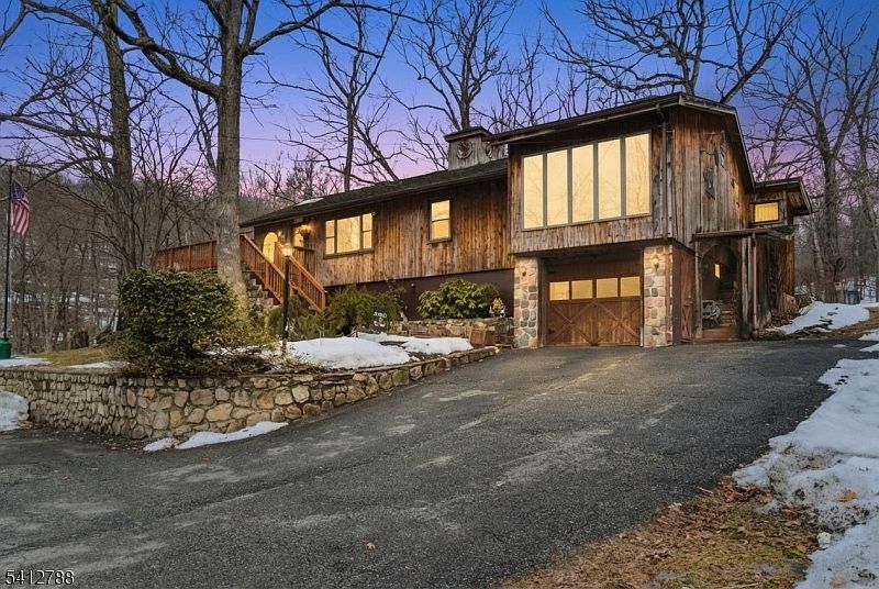 1st image of 543 Lakeside Ave