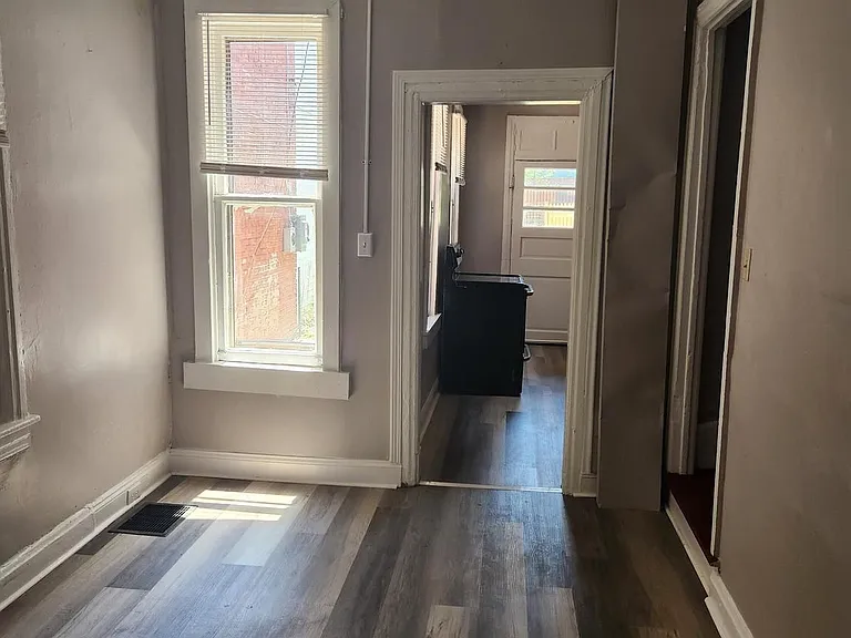 625 George St — Photo 2