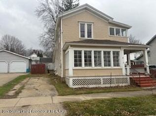 209 W Walker St, Saint Johns, MI