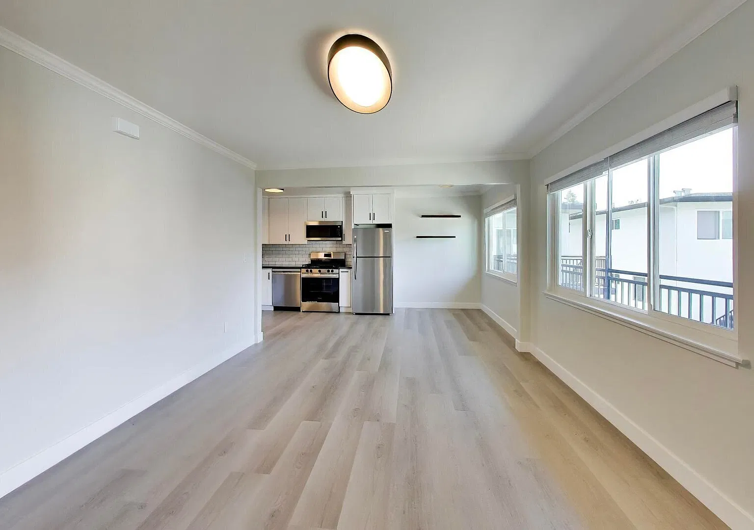Newly Renovated 2 Bedroom Apartment in Downtown Burlingame! — Photo 4