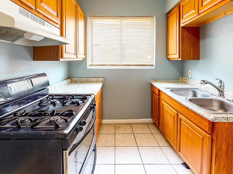 1652 Summit Rd #2 — Photo 5