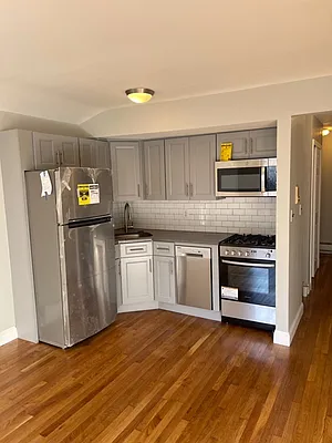 Rented by Zikos Realty Services | media 7