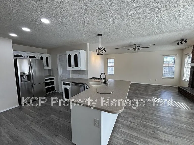 8812 Skypark Dr — Photo 6