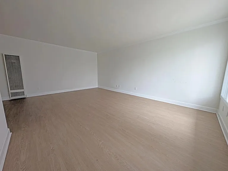 1631 Barry Ave #12 — Photo 6