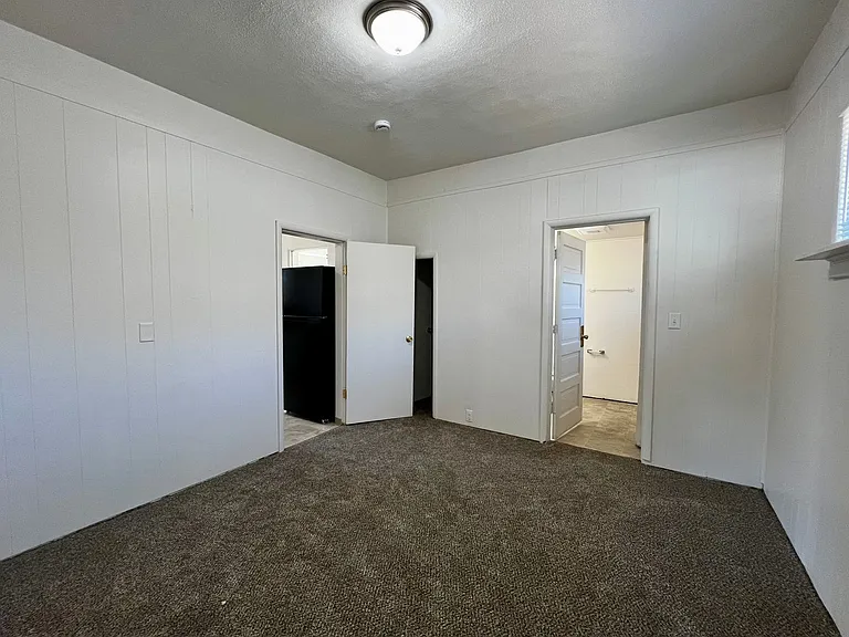803 S 14th Ave — Photo 4