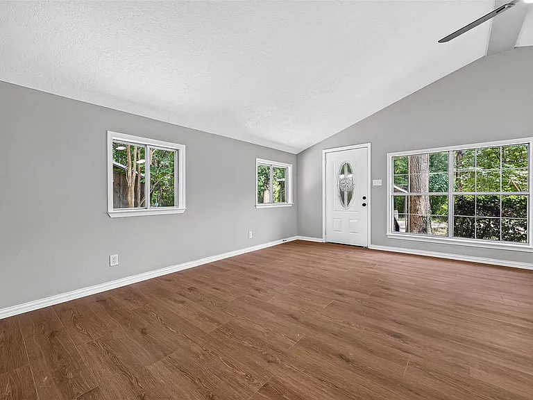 5693 Cessna Dr — Photo 7