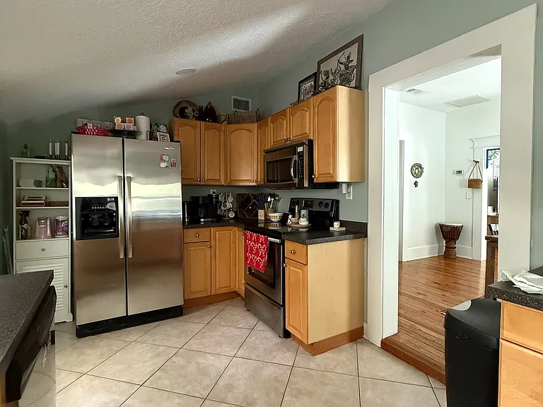 1409 E Gore St — Photo 6