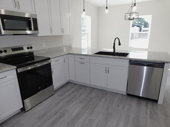 5th image of 506 NE Fourth St