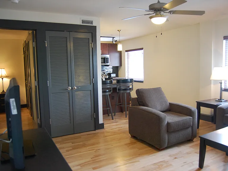 4N4 Midtown — Photo 7