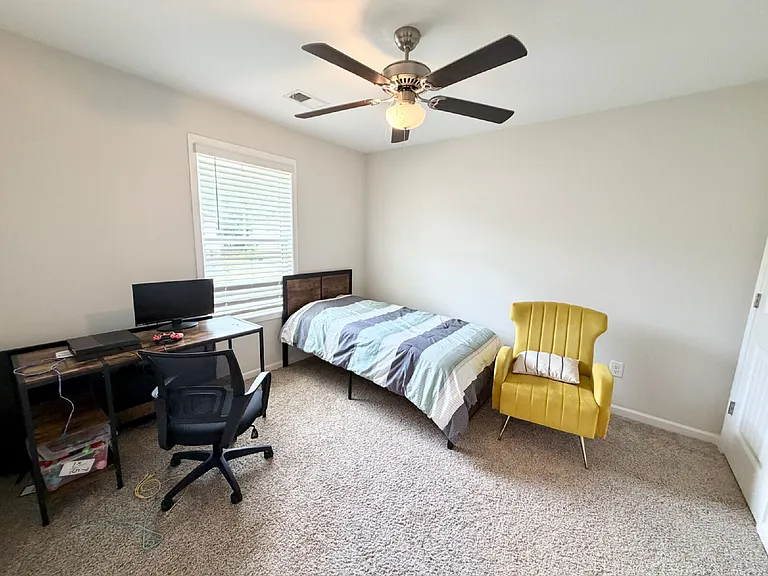 323 Alameda Ln — Photo 17