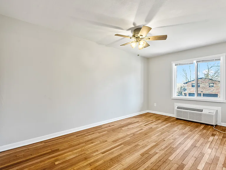 304 Davis Ave #304 — Photo 12