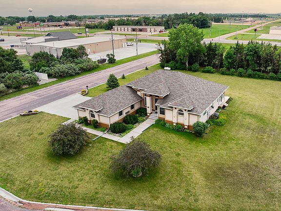 4th image of 901 Estates Dr