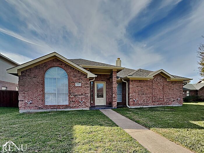 1st image of 225 Sandlewood Ln