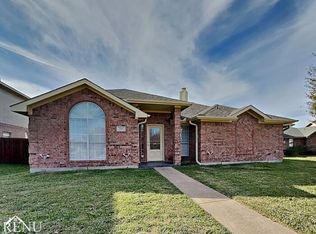 225 Sandlewood Ln, Cedar Hill, TX 75104