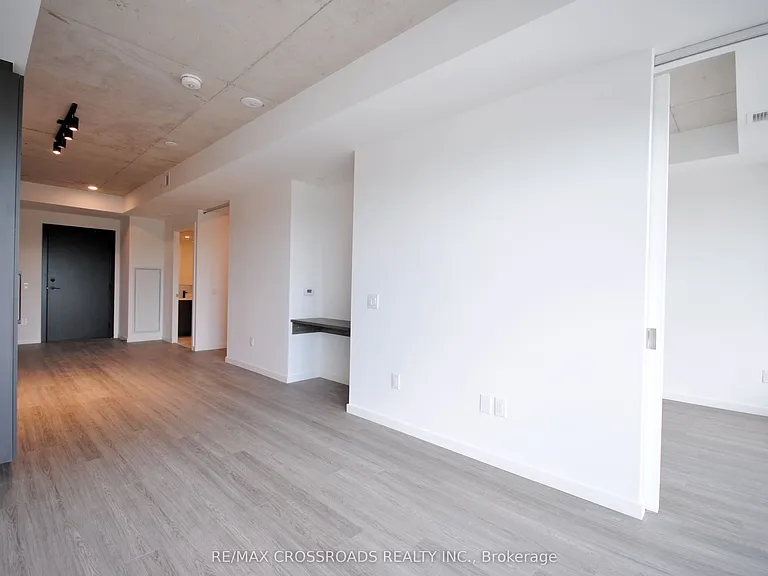689 The Queensway #516 — Photo 12