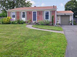 25 Woodcrest Dr, Riverside, RI 02915