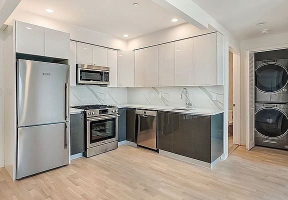 4th image of 2600 7th Ave Penthouse D