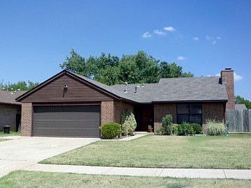 2nd image of 701 Springwood St