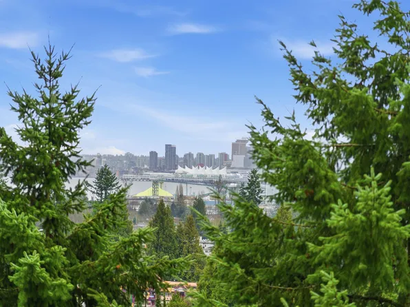 2004 Fullerton Ave, North Vancouver, BC V7P 3G8