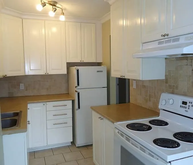 630 Clarke Rd — Photo 2