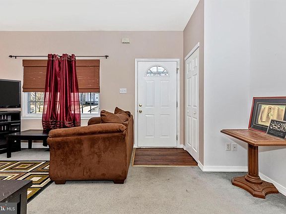 4th image of 3712 Berry Ave