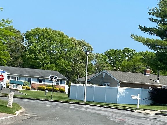 5th image of 48 Burleigh Dr