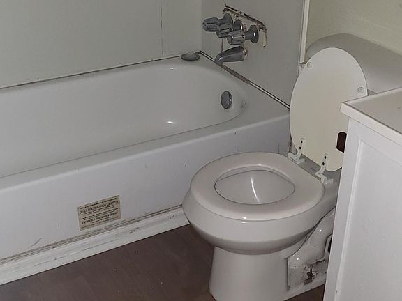 5th image of 209 Beech St APT 3