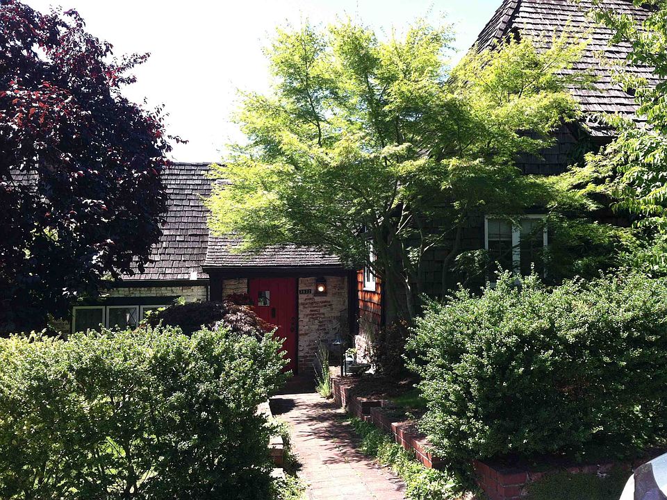 1st image of 3922 NE Belvoir Pl