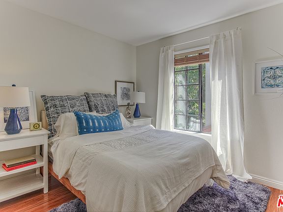 4th image of 2337 Oak St APT 1