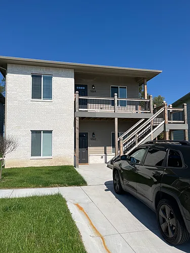 5562-64 N Gray St #5564 Photo 1