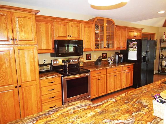 2nd image of 2 Woodland Hollow Dr