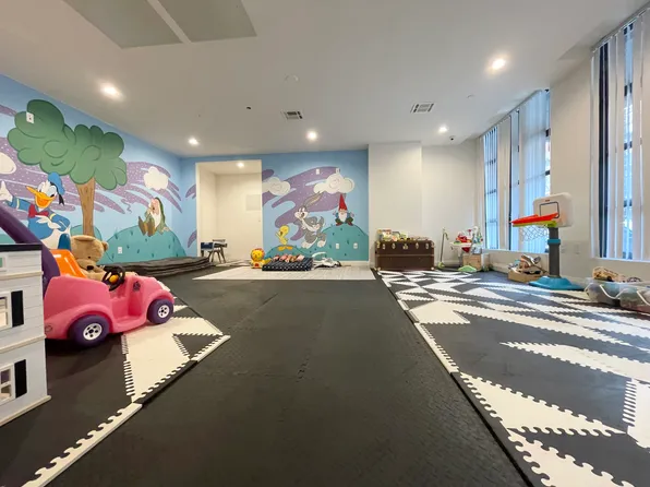 564 Saint Johns Place image 6 of 10