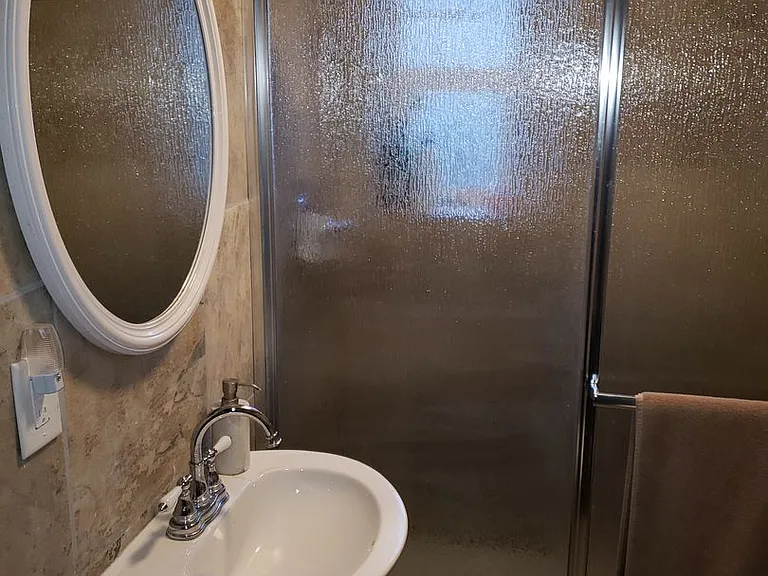Newly Renovated Temple Apartment — Photo 5