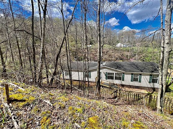2nd image of 100 Malcomb Ln