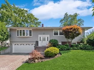 879 Beechwood Rd, Buffalo Grove, IL 60089