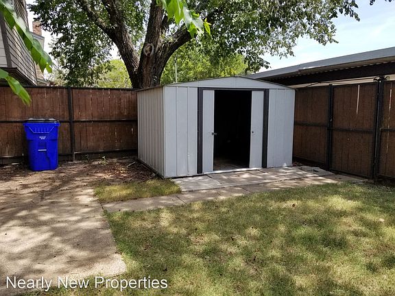 5th image of 2702 Golfing Green Dr