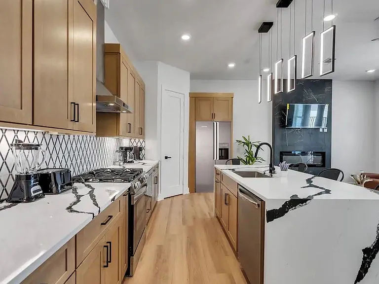 2709 Berry St — Photo 7