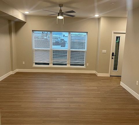 3rd image of 2180 Forest Ave
