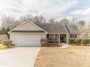 824 Custom Ln, Winder, GA 30680